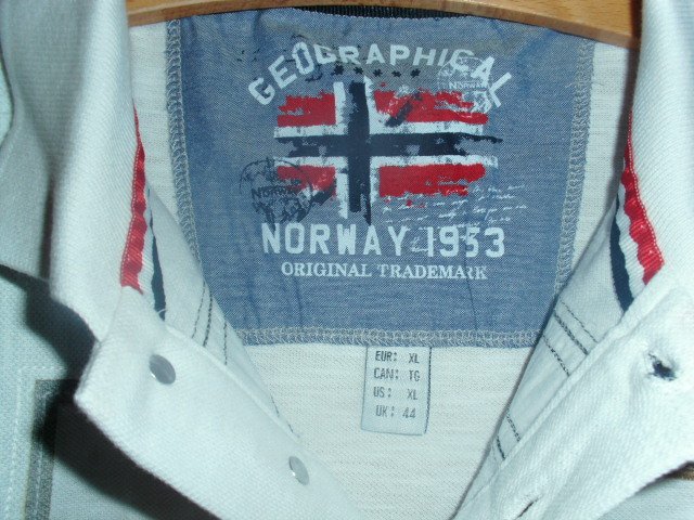 Poloshirt von Geographical Norway, weiß mit Motiven, Gr. L
