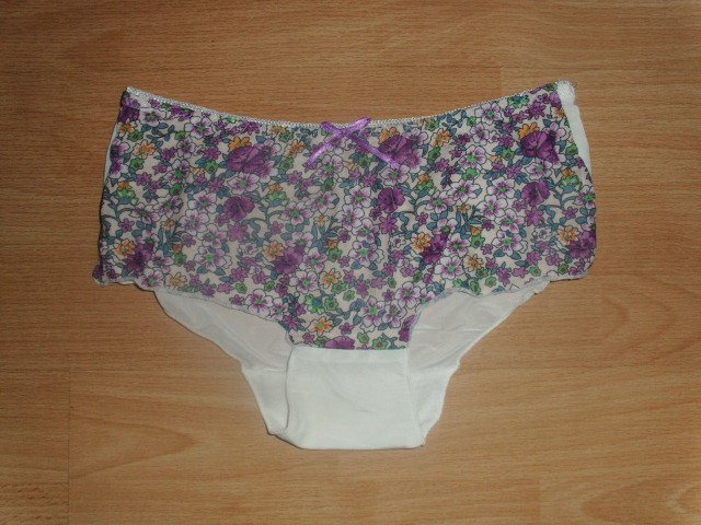 Slip von Sanselle, creme mit Blumen, Gr. 40
