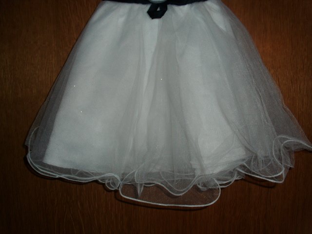 Blumenmädchenkleid, weiß mit blauer Schleife, Gr. 92/98