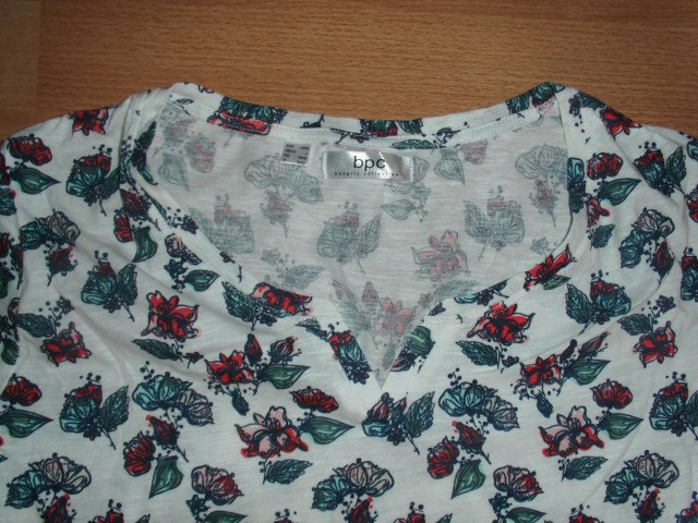 T-Shirt von bpc Collection, weiß mit Blumen, Gr. 44/46