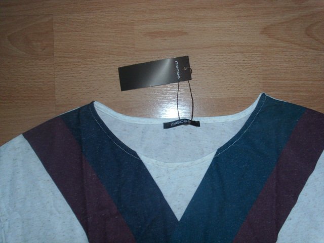 T-Shirt von Pieces, wollweiß mit Motiv, Gr. M mit Etikett