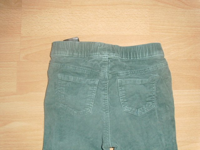 Hose von H&M, dunkelgrün, Gr. 122