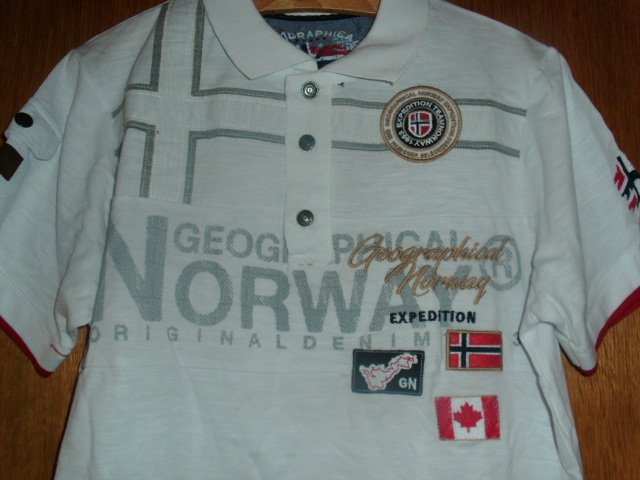 Poloshirt von Geographical Norway, weiß mit Motiven, Gr. L