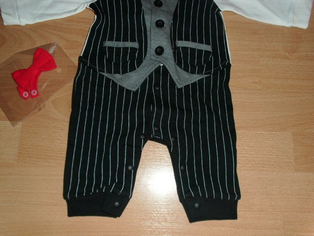 Einteiler / Anzug, mit Schleife, Gr. 62/68 