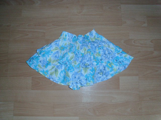 Rock, mit bunten Blumen, Gr. 98