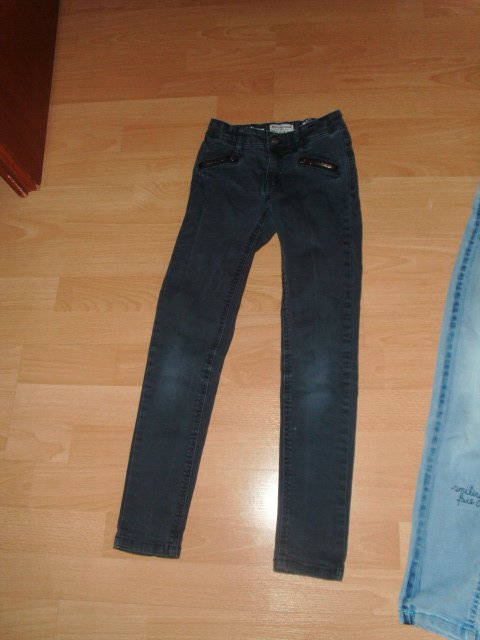 2 Jeanshosen von Review, hell und dunkel, Gr. 134
