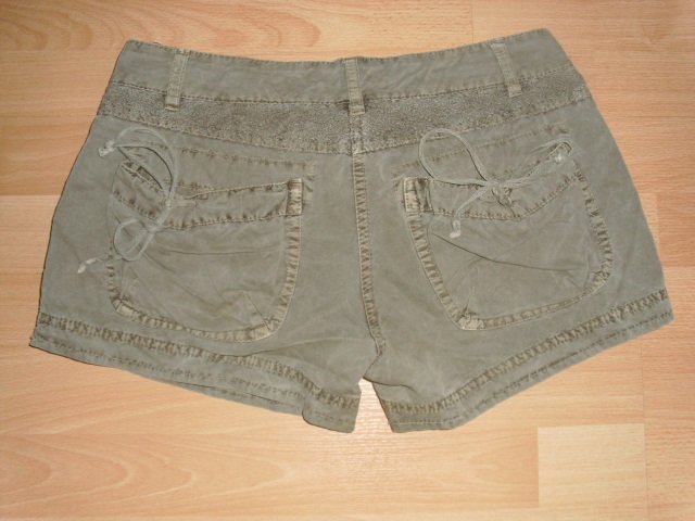Shorts von Refree, khaki mit Spitze, Gr. 38