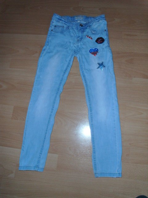 1 Jeans ( Review) und 1 7/8 Jeans ( Kiabi), hellblau, Gr. 140/146