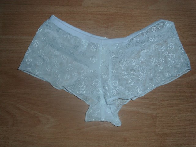 Slip von Bixtra, weiß, mit Blumen, Gr. 40 mit Etikett