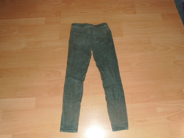 Hose von H&M, dunkelgrün, Gr. 122