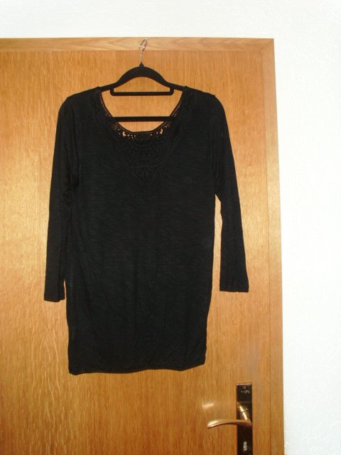 Langarmshirt von Beachtime, schwarz mit Spitze, Gr. 36/38
