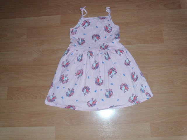 Kleid von C&A, rosa-weiß mit Motiven, Gr. 104/110