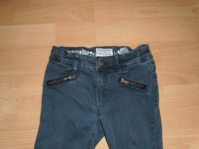 2 Jeanshosen von Review, hell und dunkel, Gr. 134