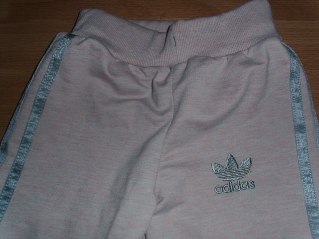 Sportanzug von Adidas, hellrosa, Gr. 122/128