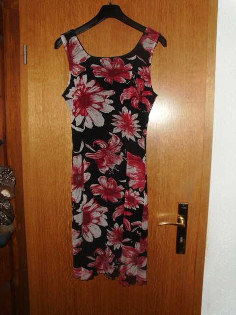 Kleid von Street One, schwarz mit Blumen, Gr. 42