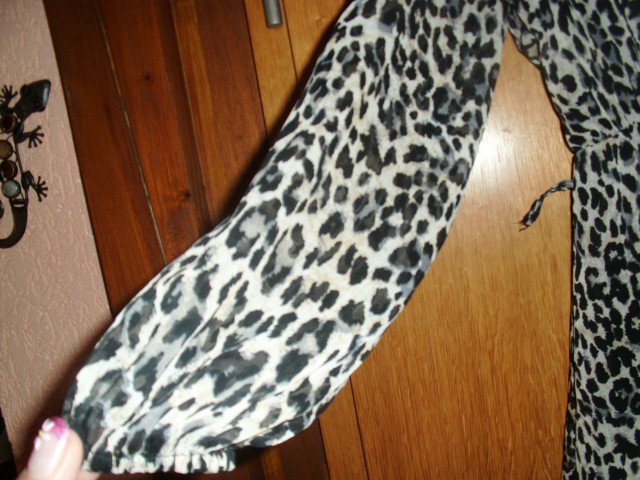 Kleid von Only, mit Animal-Print, Gr. XS mit Etikett