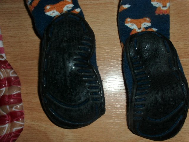 2 Paar Fliesenflitzer, plus Söckchen, Gr. 25