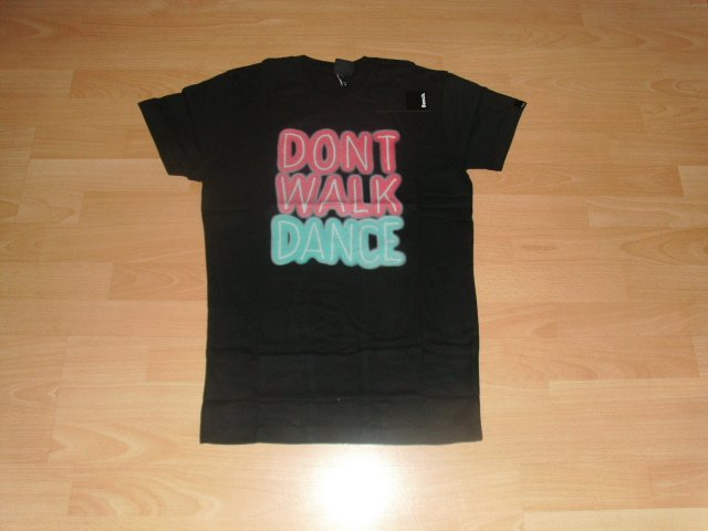 T-Shirt von Bench, schwarz mit Motiv, Gr. M mit Etikett