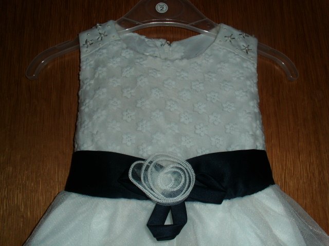 Blumenmädchenkleid, weiß mit blauer Schleife, Gr. 92/98