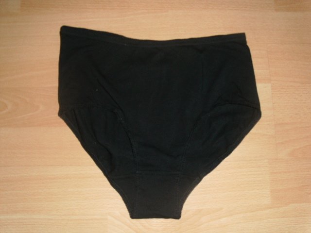 3 Damenslips von Petite Fleur, schwarz und beige, Gr. 36/38 OVP