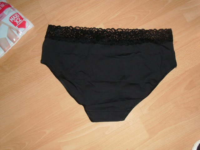 4 Maxislips von DIM, schwarz mit Spitze, Gr. 50/52 OVP