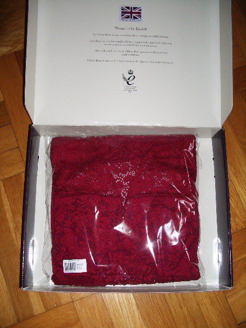 Tiffany Rose  Umstandskleid Suzie    Dunkles Rot   Florale Spitze   Neu!