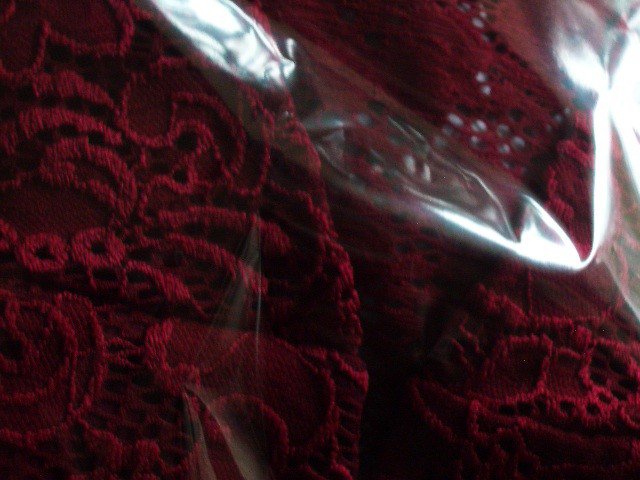 Tiffany Rose  Umstandskleid Suzie    Dunkles Rot   Florale Spitze   Neu!