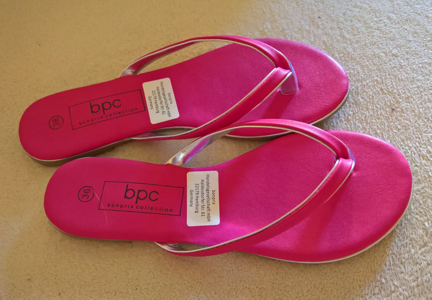 neue Zehentrenner-Sandalen Gr. 36 pink silber