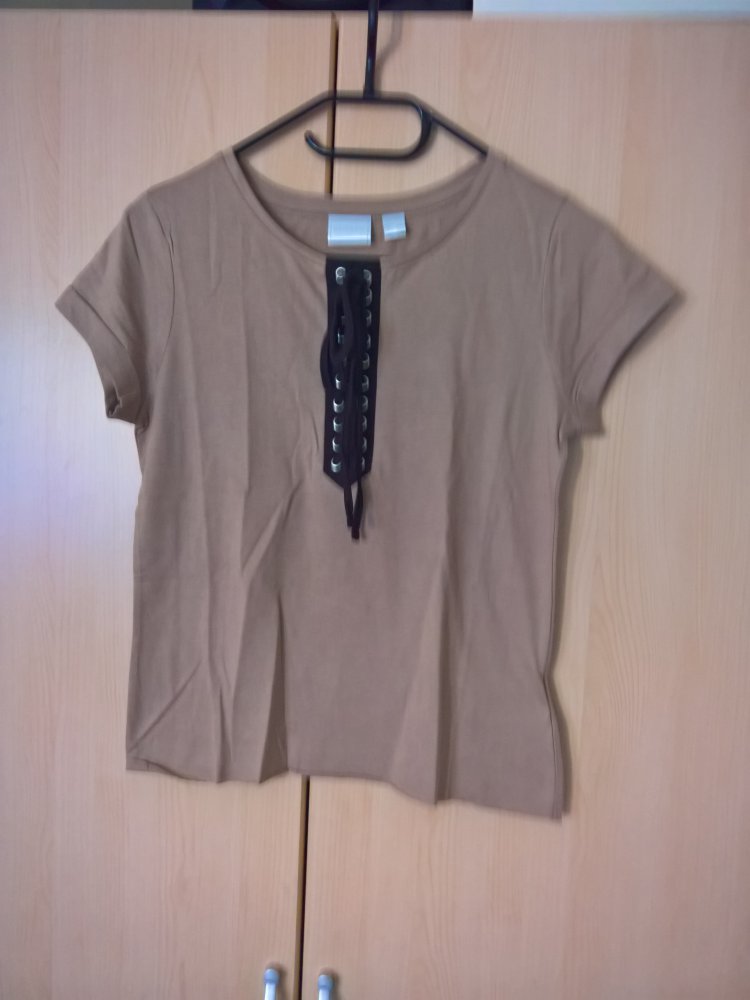 neues Shirt mit Schnürung vorne Gr. 32/34