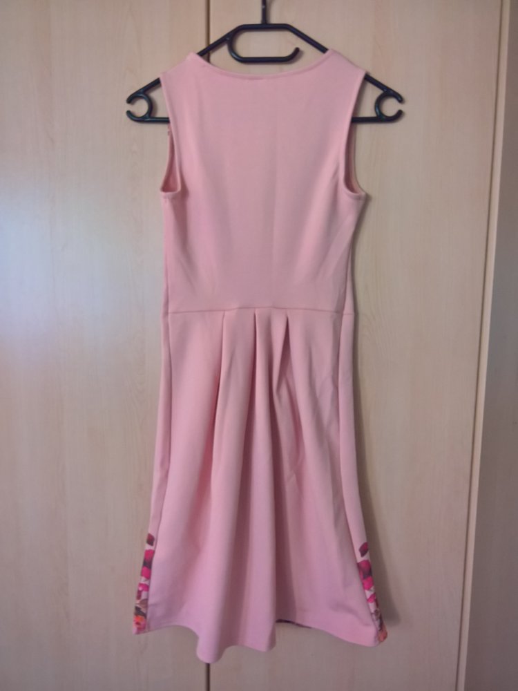 neues Kleid mit Blumenmuster Gr. XS S 34 36