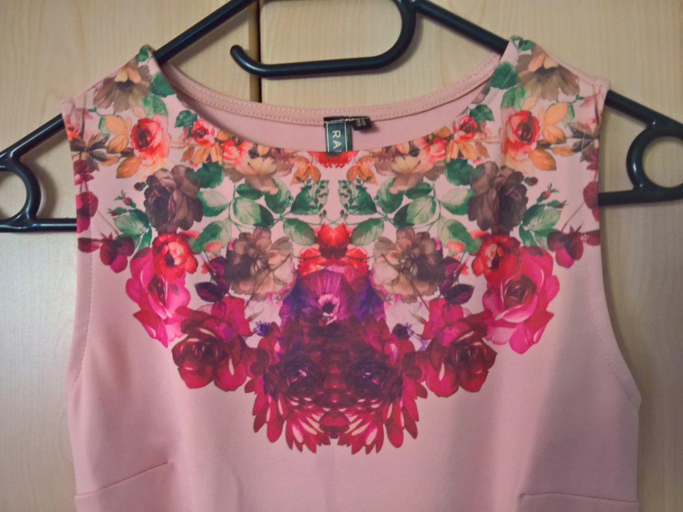 neues Kleid mit Blumenmuster Gr. XS S 34 36