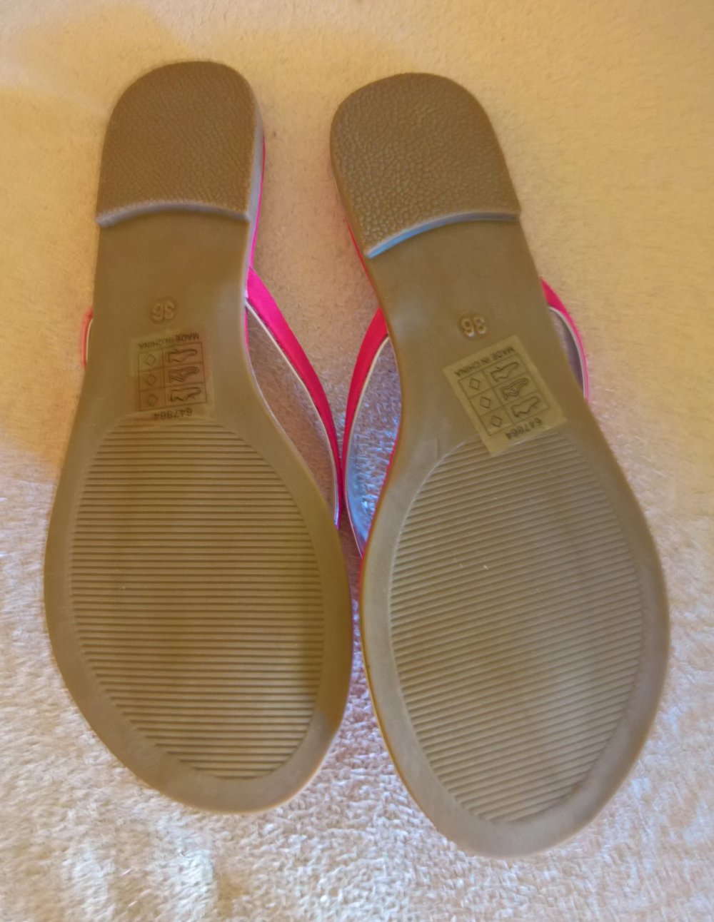 neue Zehentrenner-Sandalen Gr. 36 pink silber
