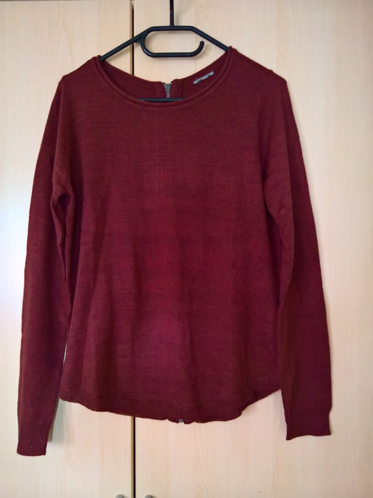 ungetragener roter Pulli Gr. S mit Reißverschluss am Rücken von Vero Moda