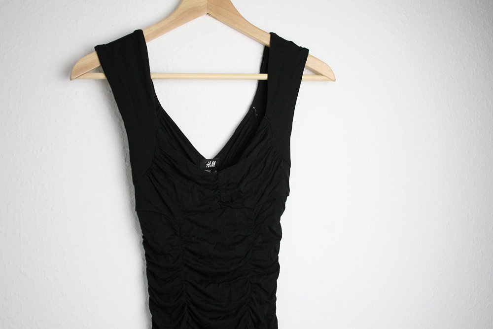 Kurzes schwarzes Kleid