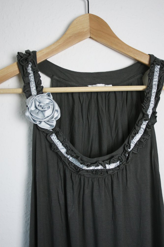 Graues Kleid