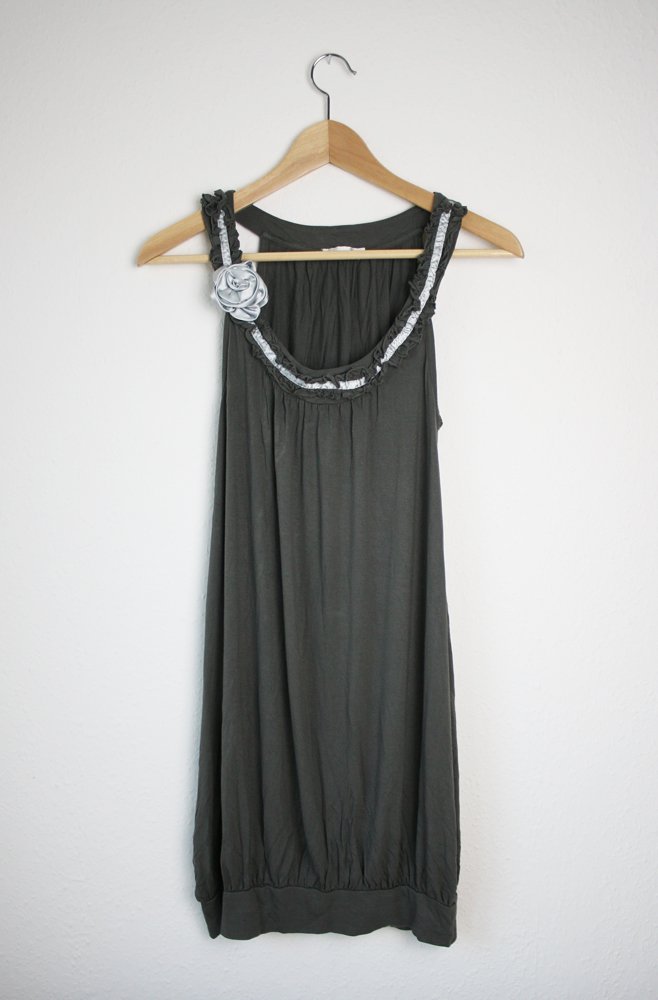 Graues Kleid