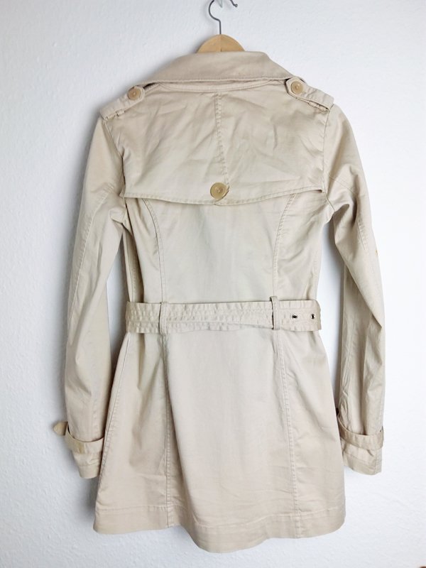 Beiger Trenchcoat