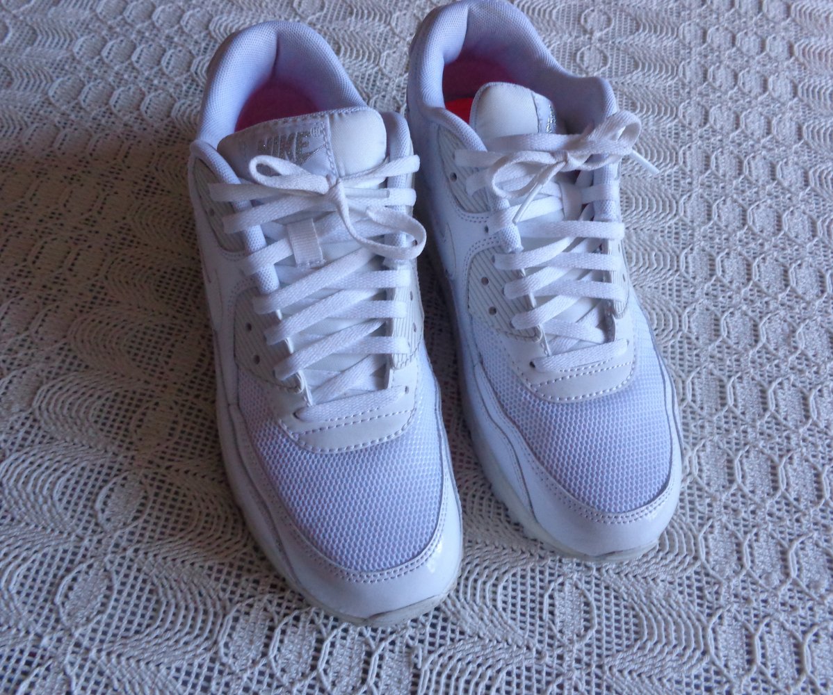 Sneaker, Turnschuhe, NIKE Air Max, Gr. 40, weiß/teilw. Lack, 75 Euro VB