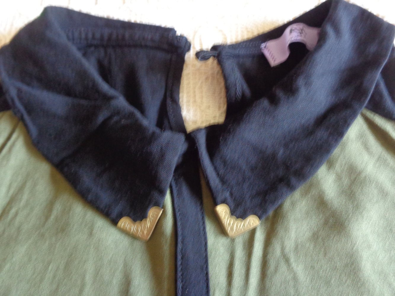 Vintage - Shirt, Kragenshirt, Bluse, Gr. 34 bzw. ca. Gr. XS, khaki/schwarz