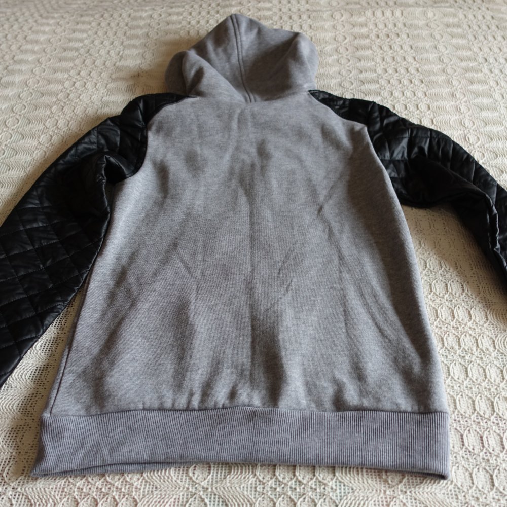 Sweatjacke mit Kapuze, Kapuzenjacke, Urban Classics, grau/schwarz, Gr. S bzw ca. Gr. 36, 19 Euro 