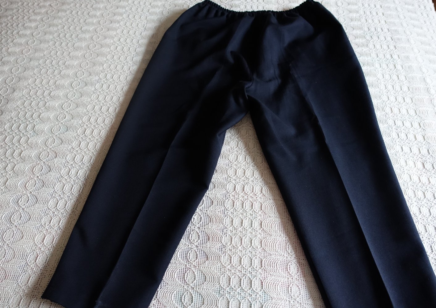 Hose, Schlupfhose, Stoffhose, Kurz-Gr. 22 od. 23 (normal ca. 44 od. 46), dunkelblau