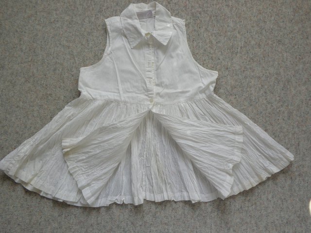 Bluse, ohne Ärmel, unterer Teil gekrinkelt, weiß, Gr. 152, UPLINE