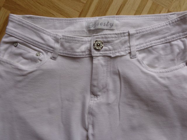 #Hose weiß ca. Gr. M bzw. ca. Gr. 38? Marke: Beesty