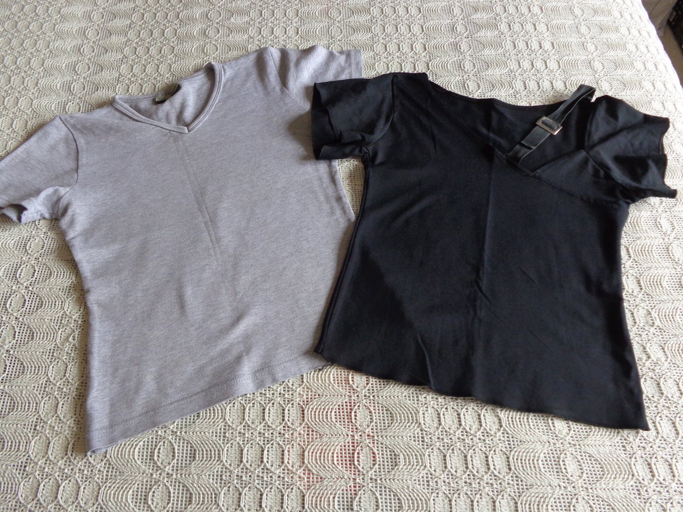 Vintage - Shirts, 2 Stück, ca. Gr. XS/S bzw. ca. Gr. 34/36