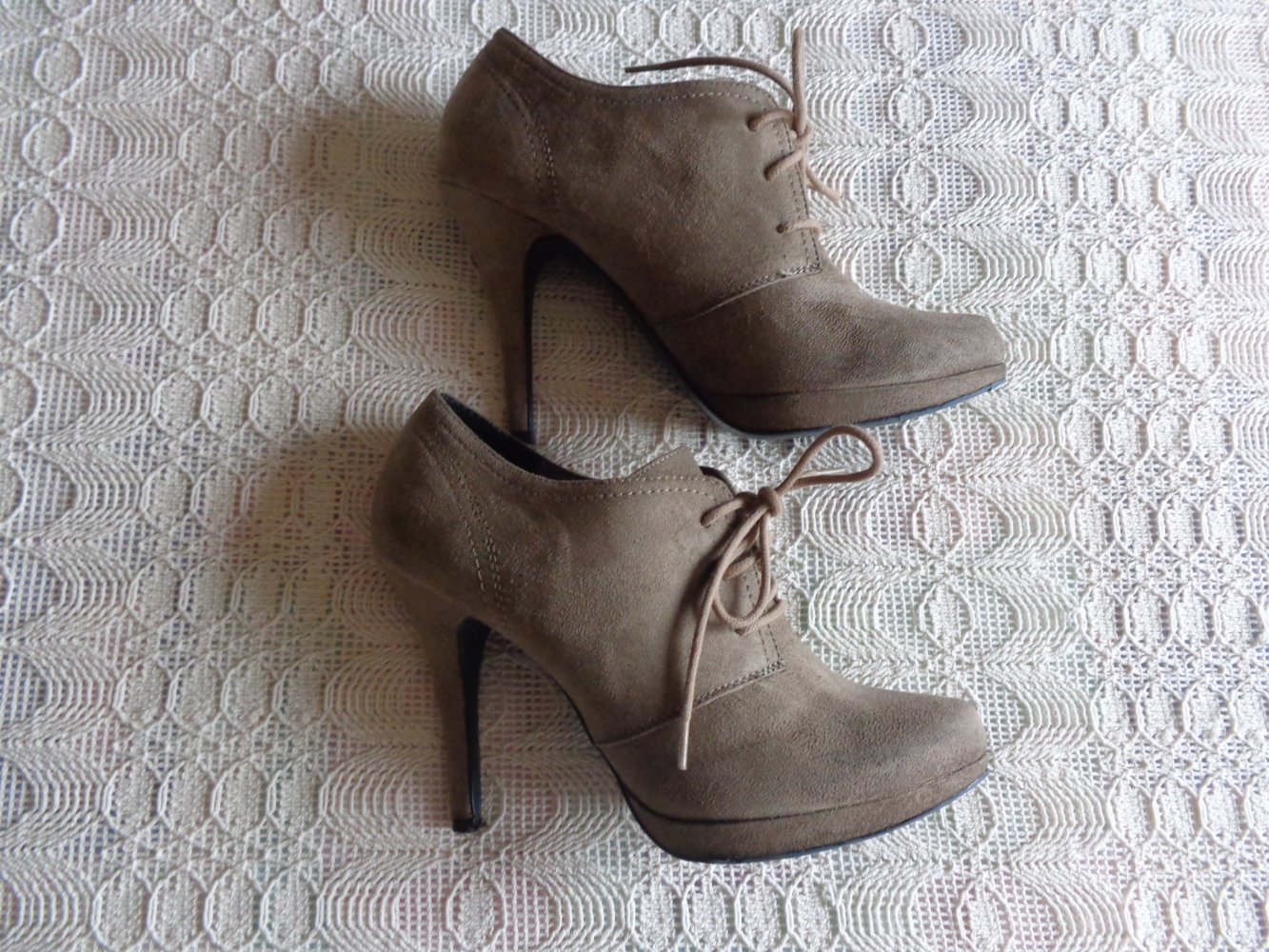 Pumps, Hochfront-Pumps, High Heels, Gr. 39, beige, wildlederartig, Graceland
