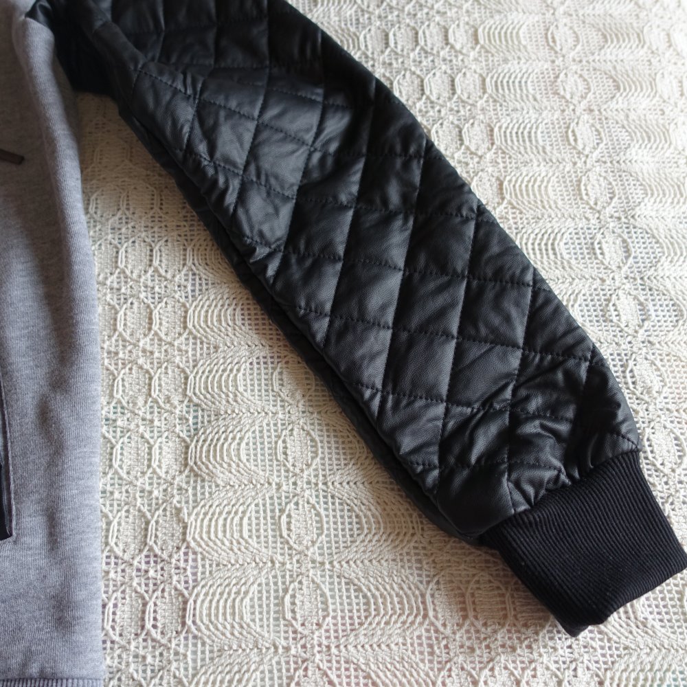 Sweatjacke mit Kapuze, Kapuzenjacke, Urban Classics, grau/schwarz, Gr. S bzw ca. Gr. 36, 19 Euro 