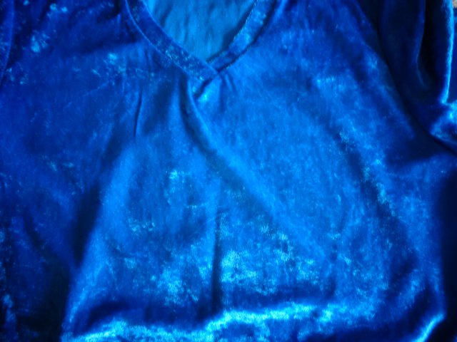 #T-Shirt Gr. 170/176 Pannesamt blau