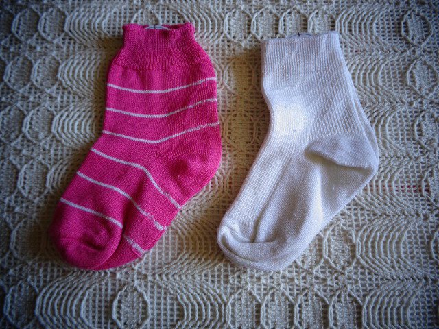 #2 Paar kleine Söckchen, Socken, Größe ?? Sohlenlänge ca. 11 cm
