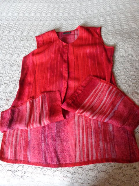 #Vintage Bluse ärmellos, lange Form, Gr. 36/38 bzw. ca. Gr. S/M, Batik, rot