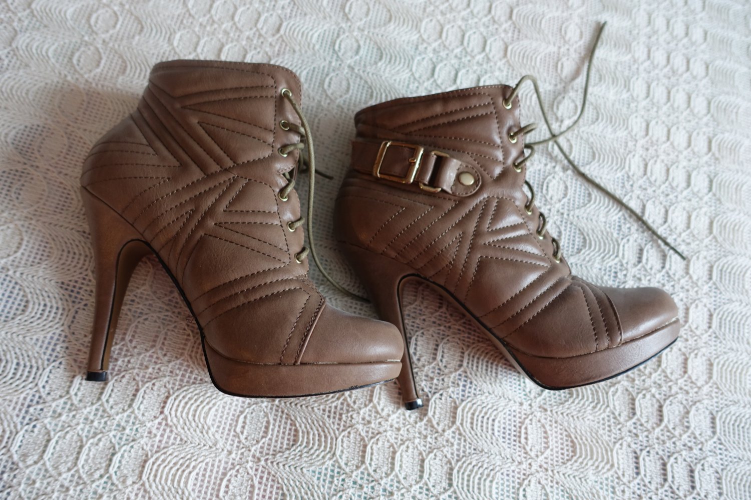 Stiefeletten Schuhe, Gr. 39, hellbraun, hohe Absätze ca, 12,5 cm, Kunstleder